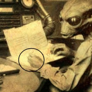 HOT NEWS: Historic Photos Reveal Shocking Proof of Ancient Human-Alien Cooperation and Communication.